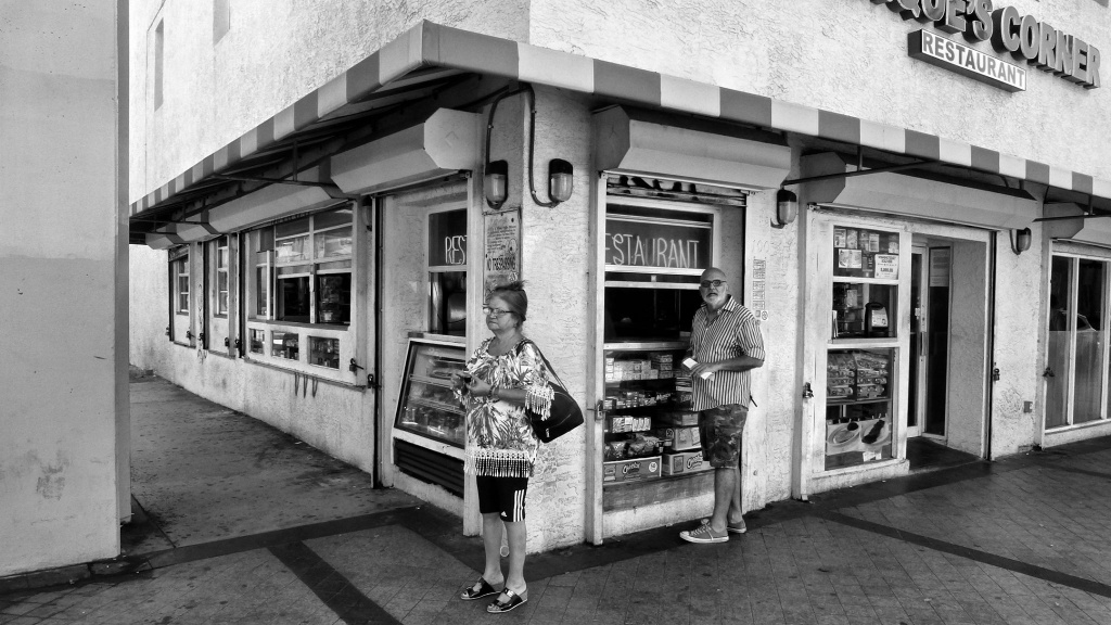 luis having Café